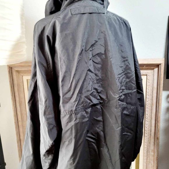 Embroidered Disney Vacation Club(DVC) Member Rain Jacket .(Unisex) Used. Size L - Picture 7 of 13